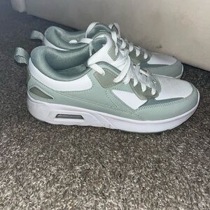 Avia Women's Sneakers - White and Green